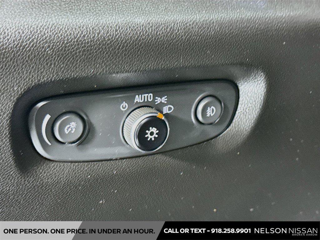 used 2021 Chevrolet Traverse car, priced at $17,999