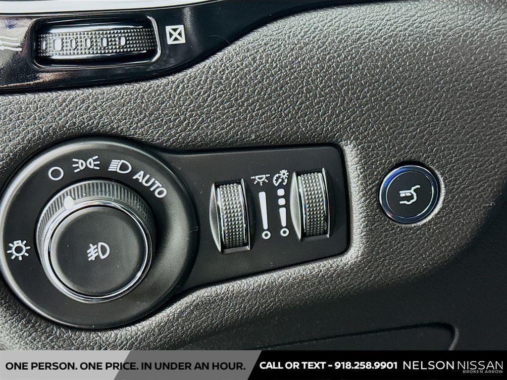 used 2019 Jeep Cherokee car, priced at $15,999