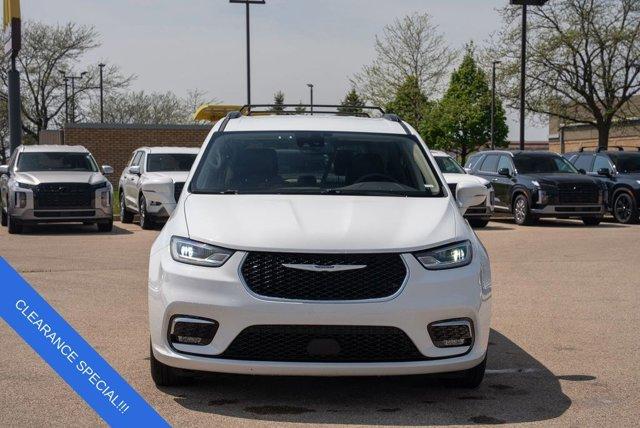 2022 Bright White Clearcoat Chrysler Pacifica