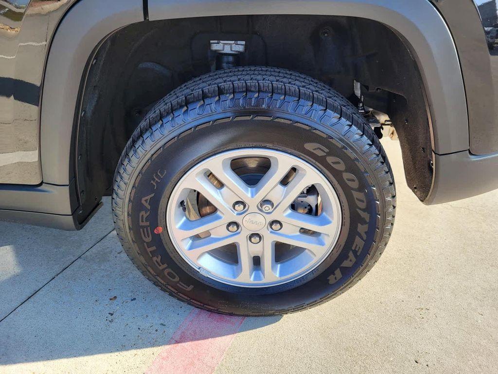 new 2025 Jeep Grand Cherokee car, priced at $39,625