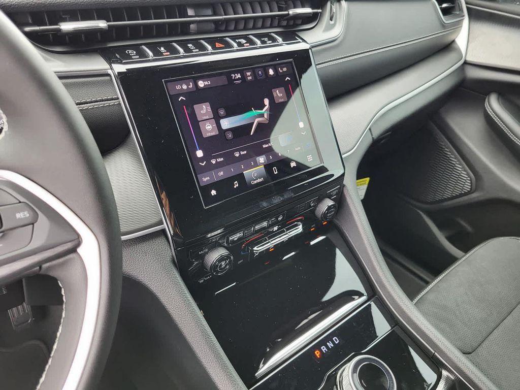 new 2025 Jeep Grand Cherokee car, priced at $43,780