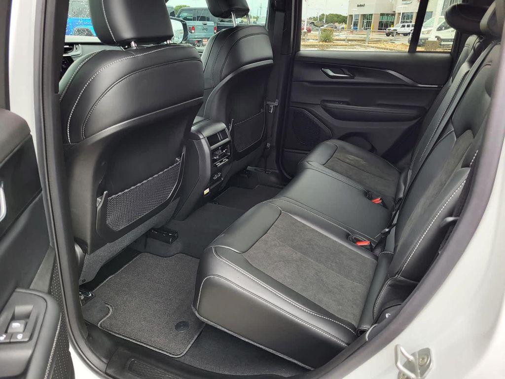 new 2025 Jeep Grand Cherokee car, priced at $43,780