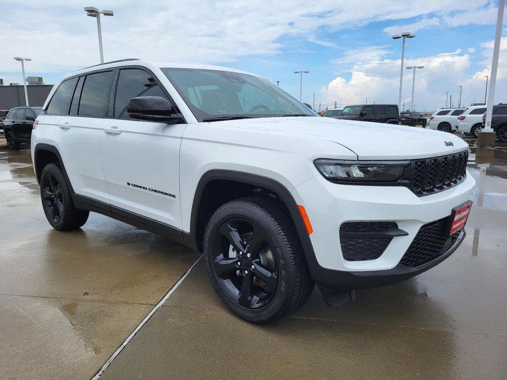 new 2025 Jeep Grand Cherokee car, priced at $43,780