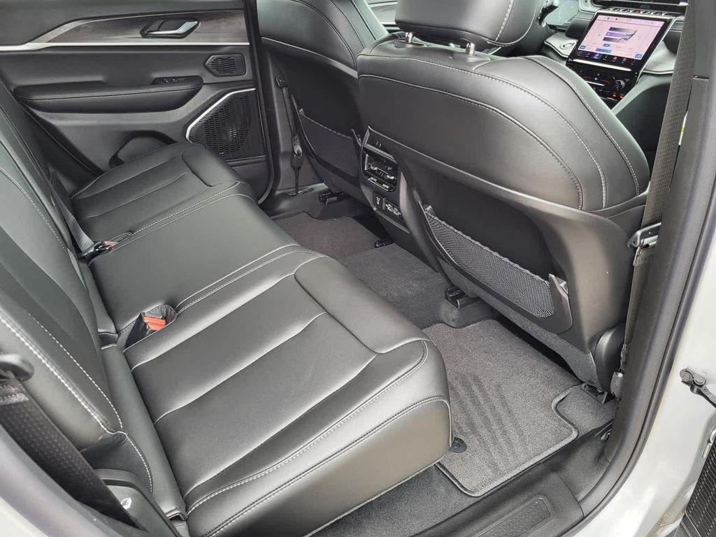 new 2025 Jeep Grand Cherokee car, priced at $48,826