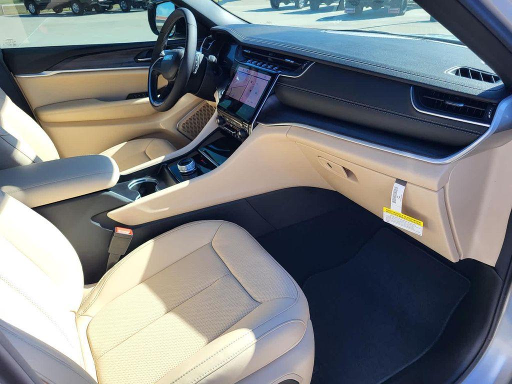 new 2025 Jeep Grand Cherokee L car, priced at $58,530