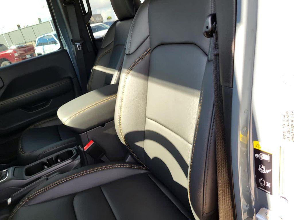 new 2025 Jeep Gladiator car, priced at $52,960