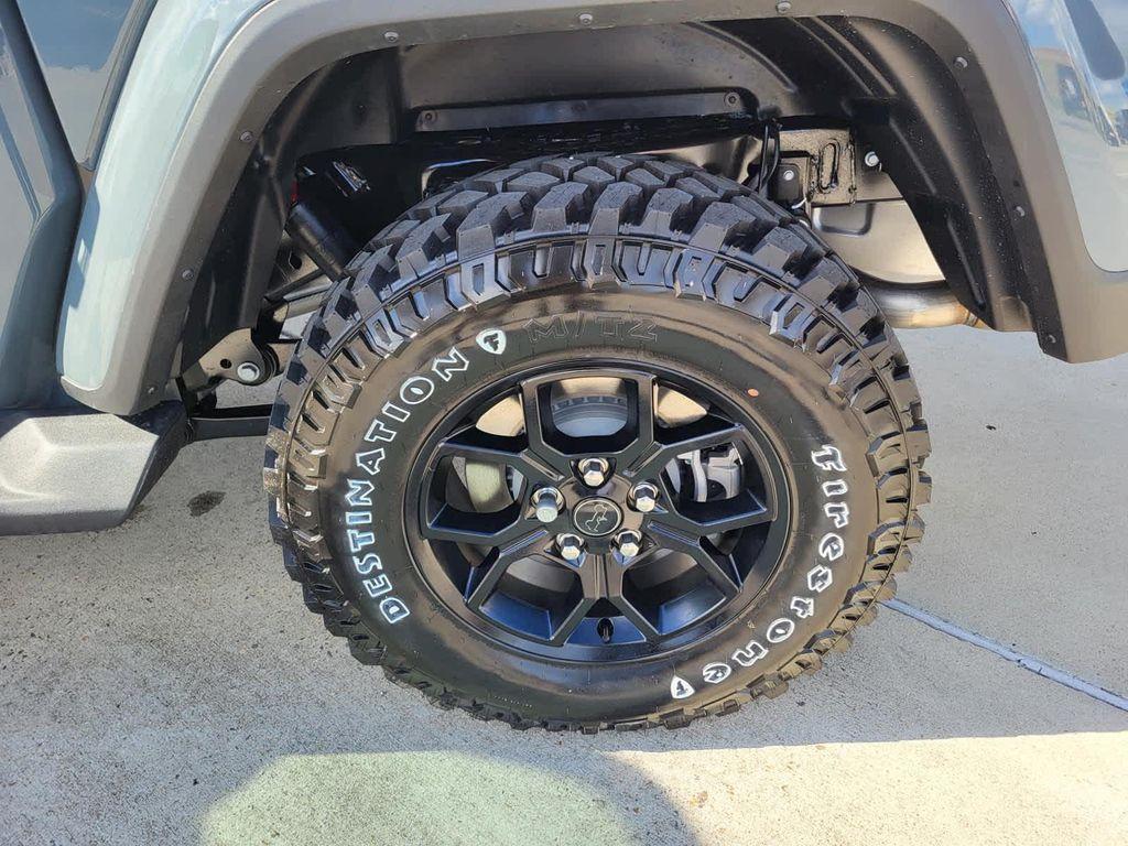 new 2025 Jeep Gladiator car, priced at $52,960