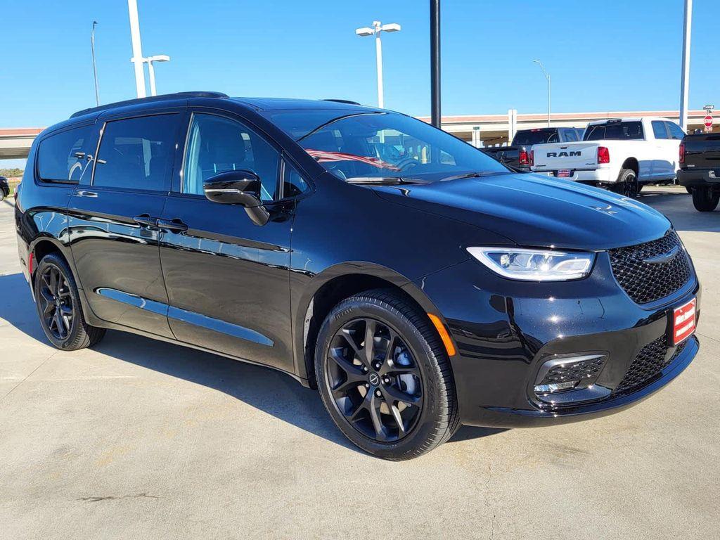new 2026 Chrysler Pacifica car, priced at $57,460