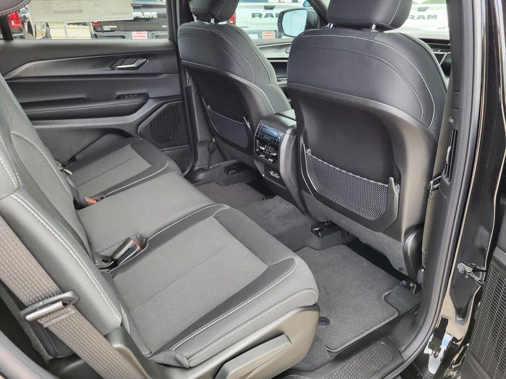 new 2025 Jeep Grand Cherokee L car, priced at $44,068