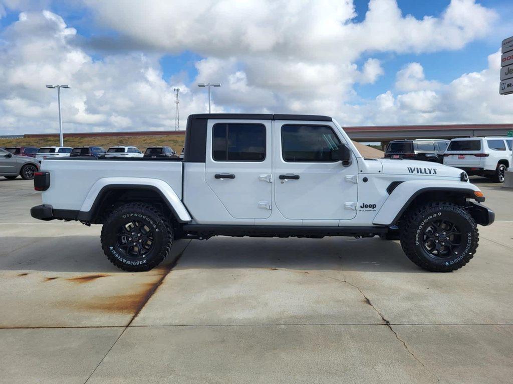 new 2025 Jeep Gladiator car, priced at $51,605