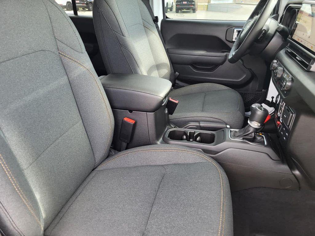 new 2025 Jeep Gladiator car, priced at $51,605