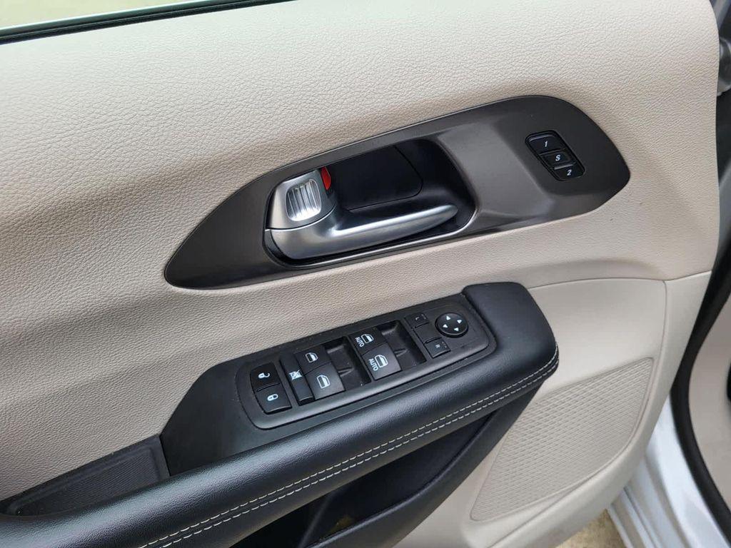 used 2024 Chrysler Pacifica car, priced at $29,995