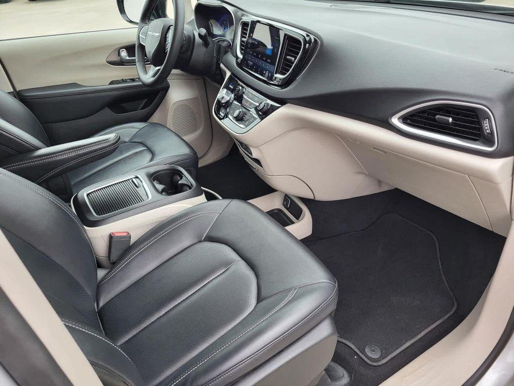 used 2024 Chrysler Pacifica car, priced at $29,995