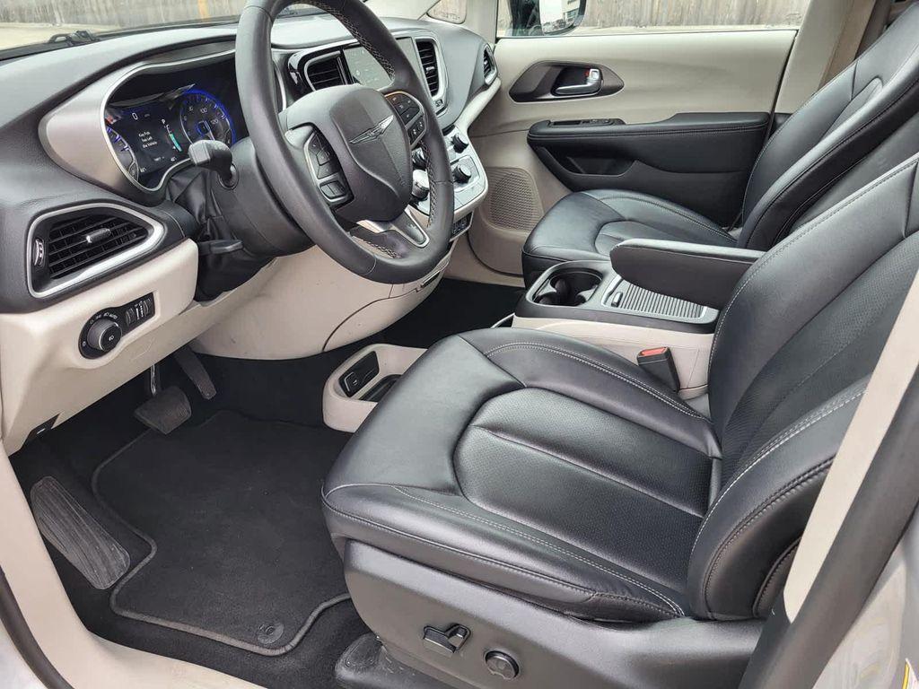 used 2024 Chrysler Pacifica car, priced at $29,995