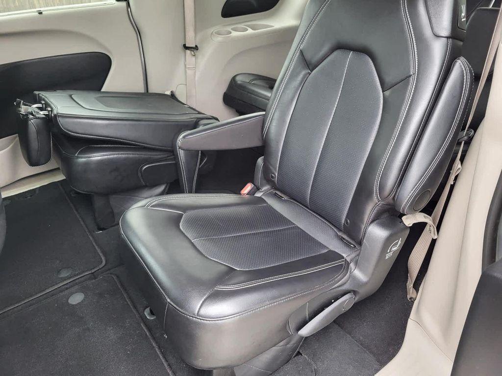 used 2024 Chrysler Pacifica car, priced at $29,995