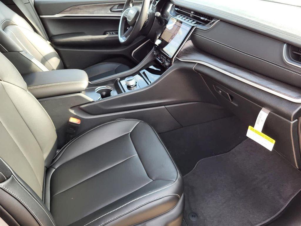 new 2025 Jeep Grand Cherokee L car, priced at $52,880