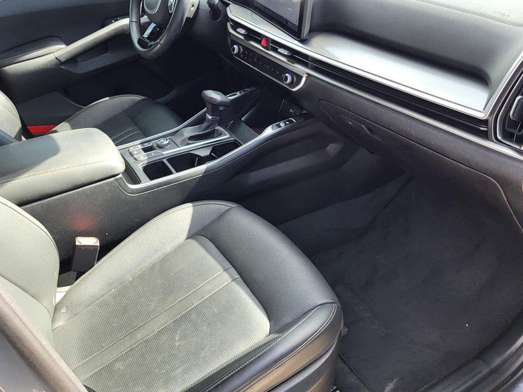 used 2024 Kia Sorento car, priced at $28,995