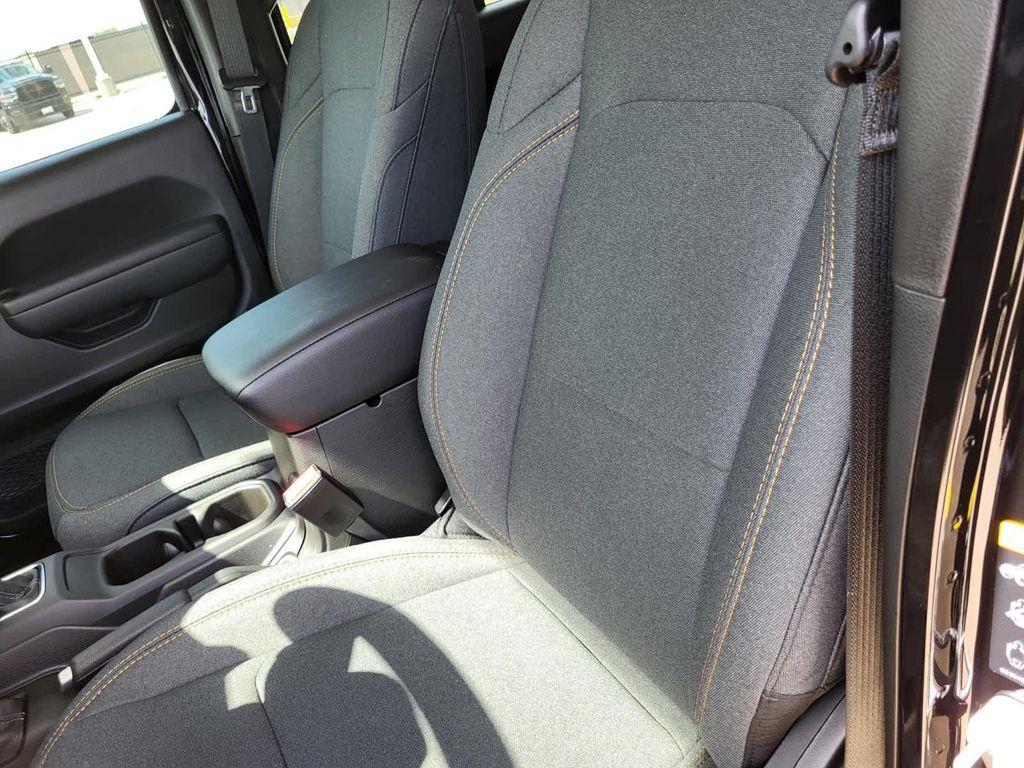 new 2025 Jeep Gladiator car, priced at $49,901