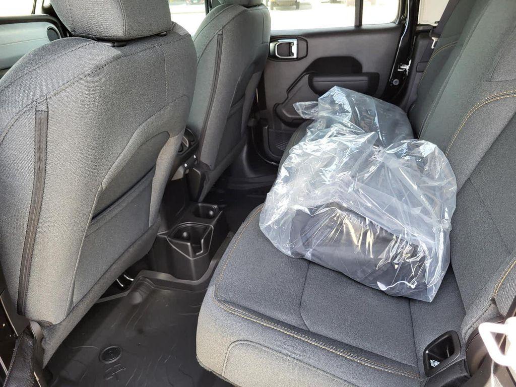 new 2025 Jeep Gladiator car, priced at $49,901