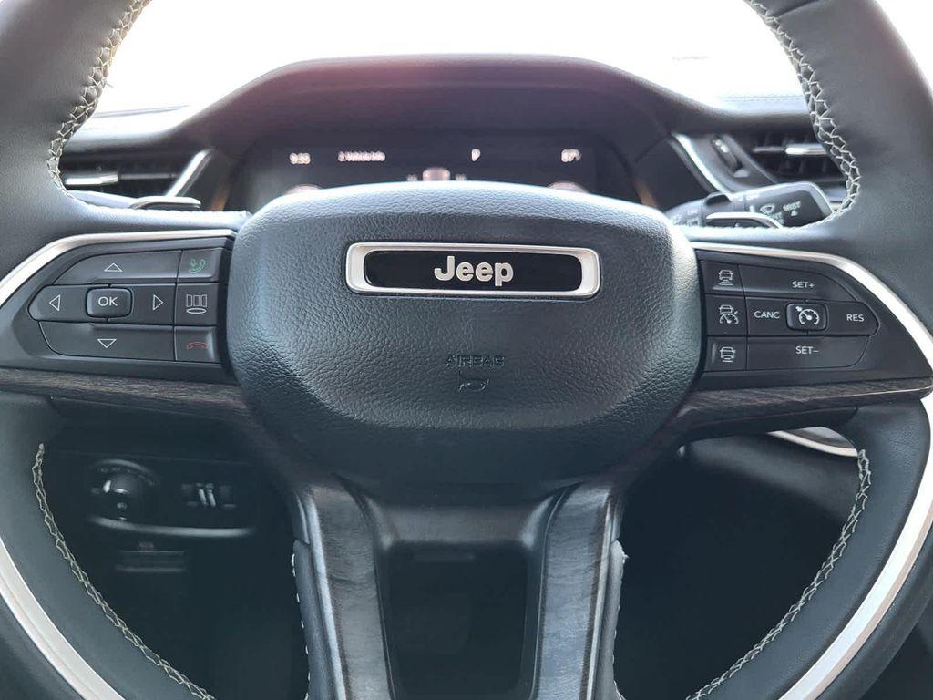 used 2024 Jeep Grand Cherokee car, priced at $36,995