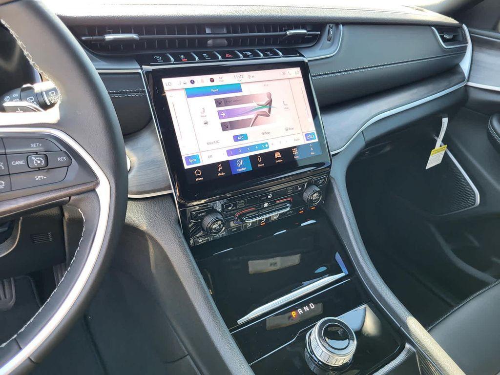 new 2025 Jeep Grand Cherokee L car, priced at $52,880