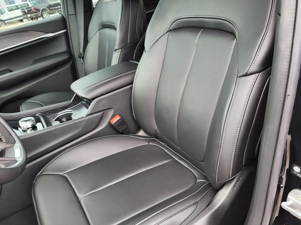 new 2025 Jeep Grand Cherokee car, priced at $51,553