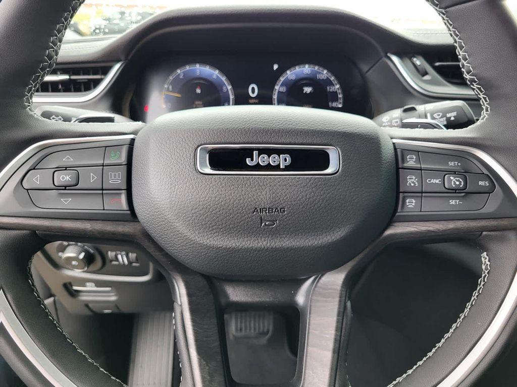 new 2025 Jeep Grand Cherokee car, priced at $51,553