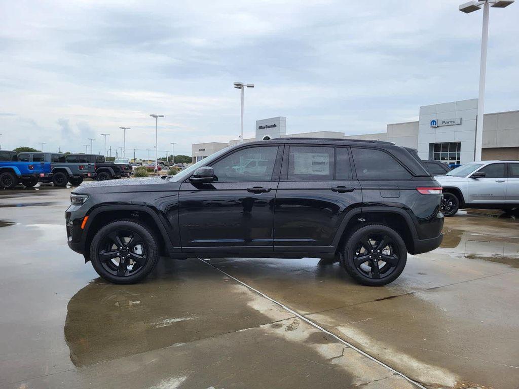 new 2025 Jeep Grand Cherokee car, priced at $51,553