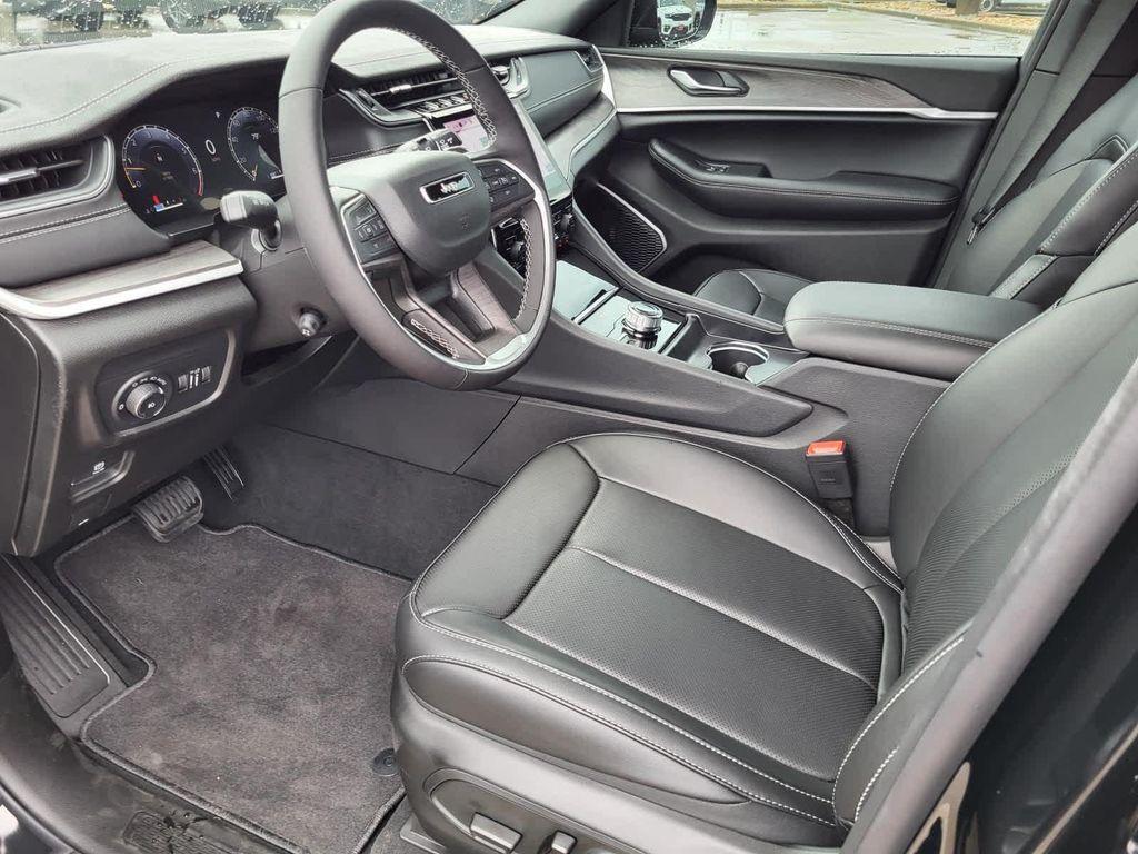 new 2025 Jeep Grand Cherokee car, priced at $51,553