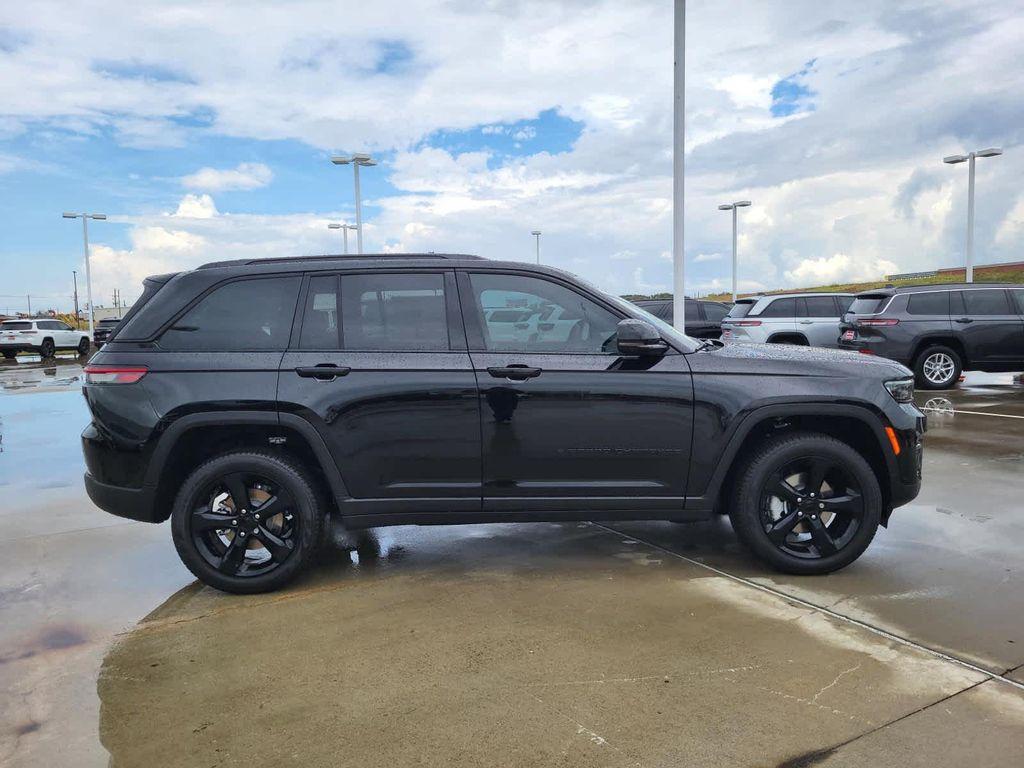new 2025 Jeep Grand Cherokee car, priced at $51,553