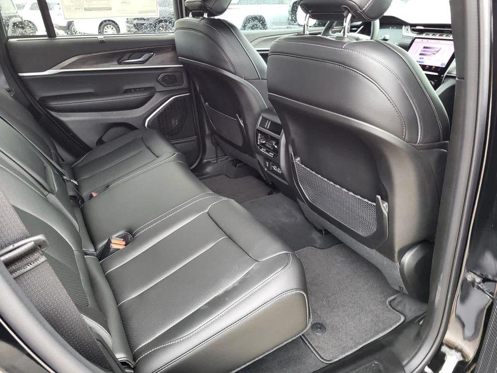 new 2025 Jeep Grand Cherokee car, priced at $51,553