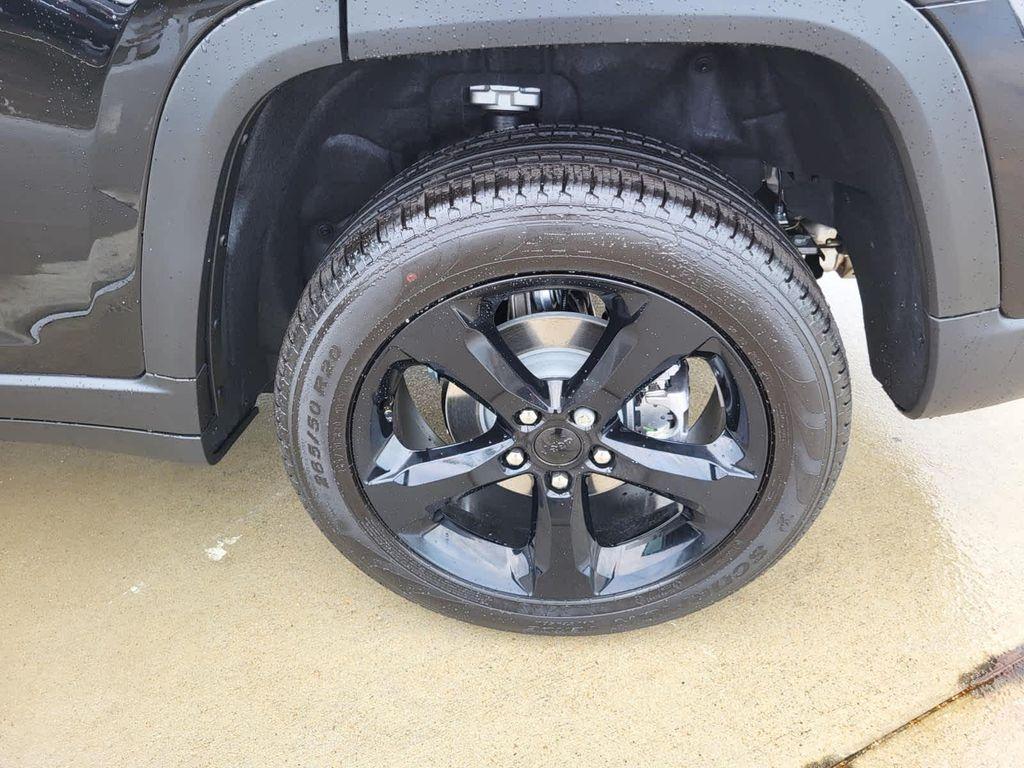 new 2025 Jeep Grand Cherokee car, priced at $51,553