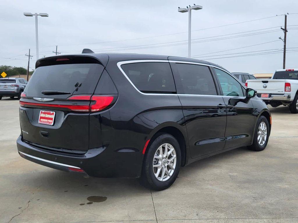 used 2025 Chrysler Pacifica car, priced at $33,695