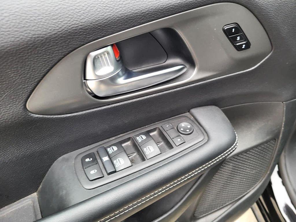 used 2025 Chrysler Pacifica car, priced at $33,695