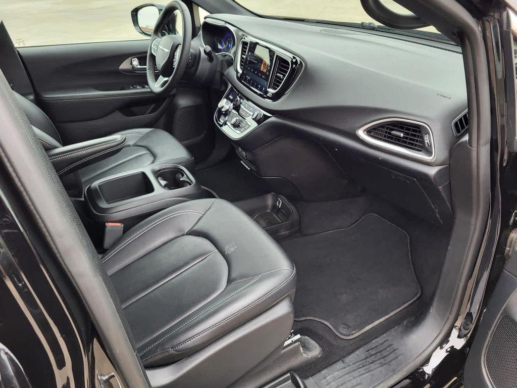 used 2025 Chrysler Pacifica car, priced at $33,695