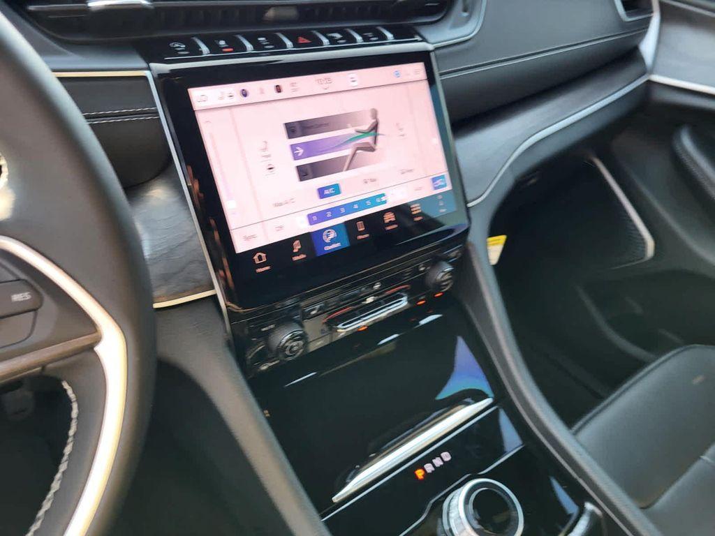 new 2025 Jeep Grand Cherokee car, priced at $48,826