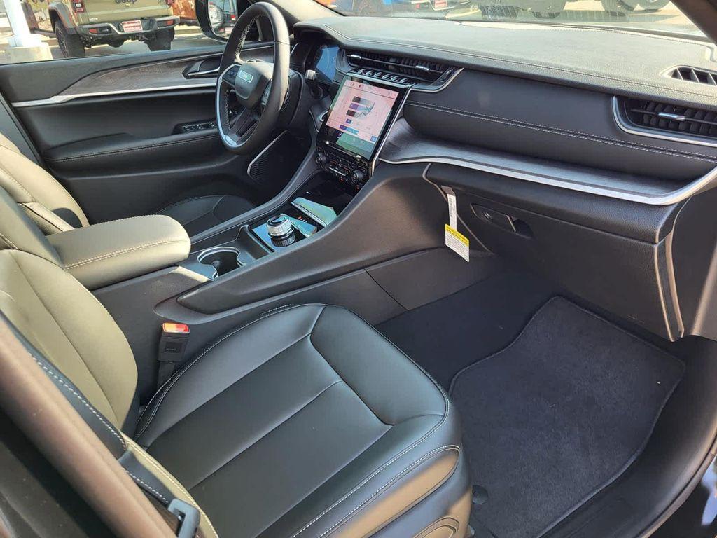 new 2025 Jeep Grand Cherokee car, priced at $48,826