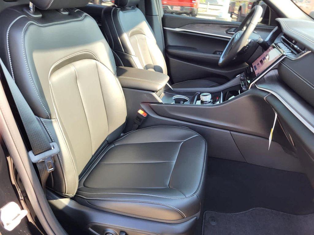 new 2025 Jeep Grand Cherokee car, priced at $48,826