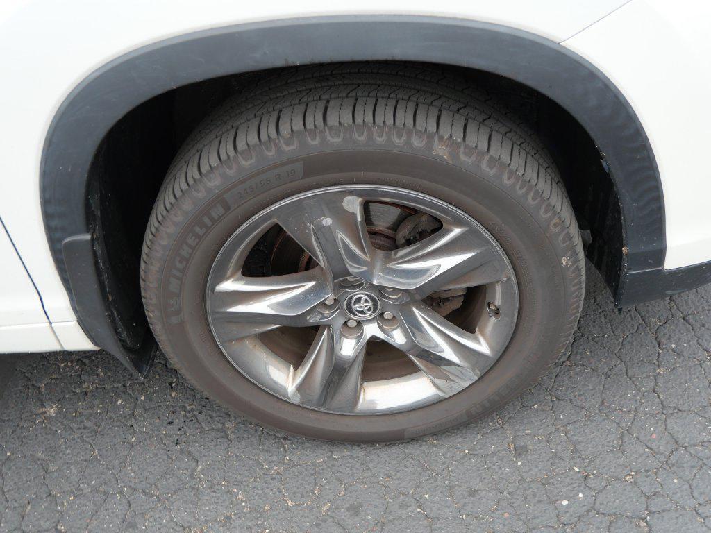 used 2019 Toyota Highlander car, priced at $21,500
