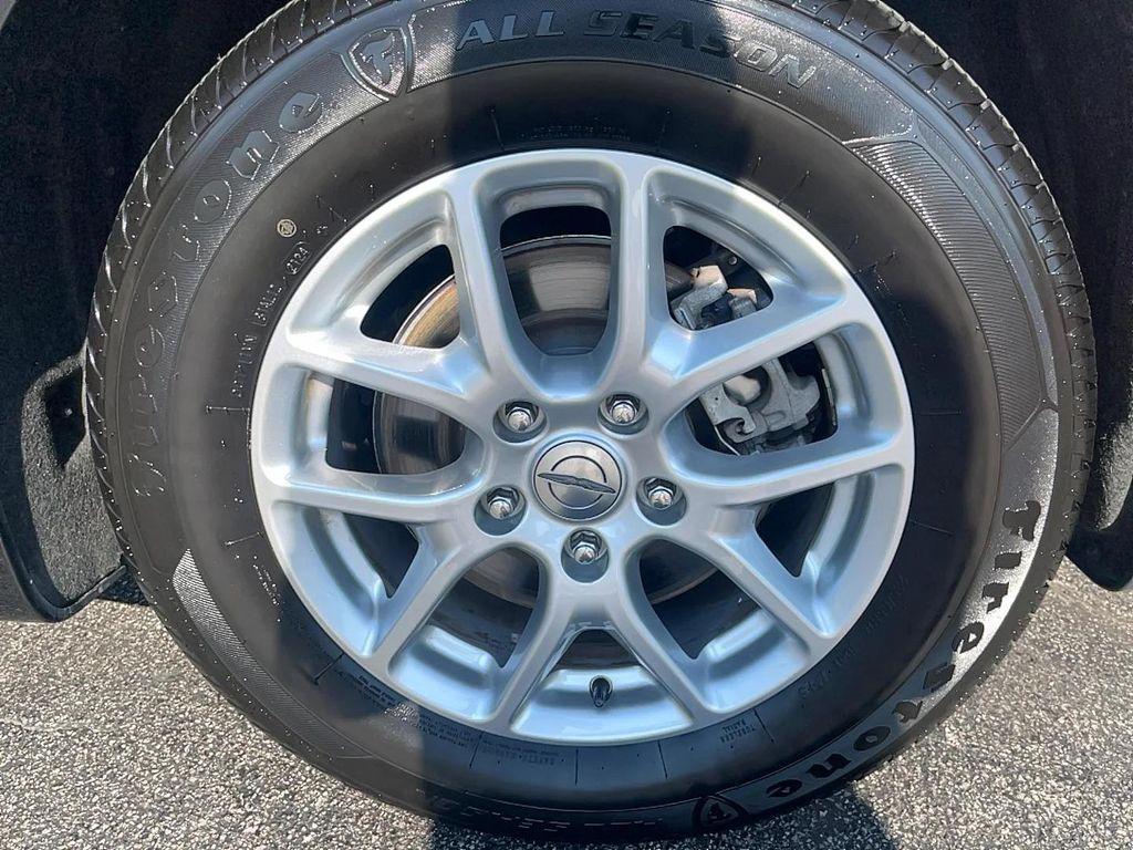 used 2024 Chrysler Pacifica car, priced at $25,993