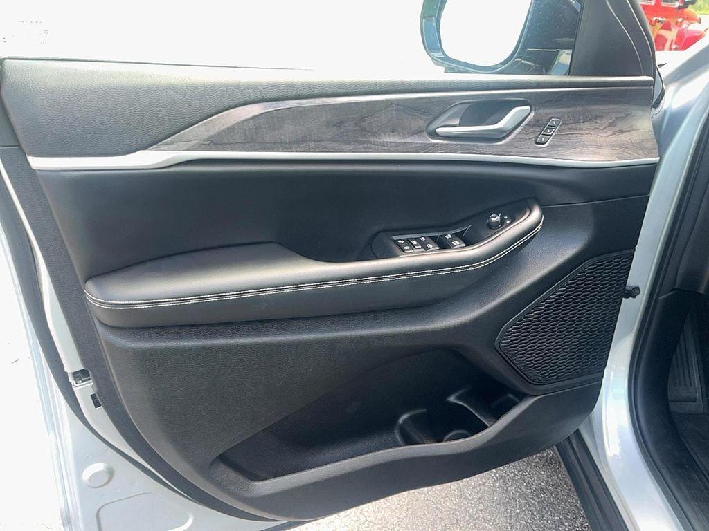 used 2023 Jeep Grand Cherokee L car