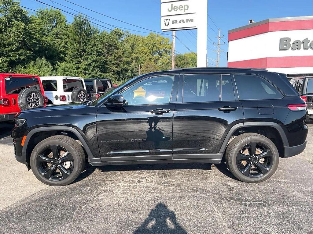 used 2024 Jeep Grand Cherokee car, priced at $33,493