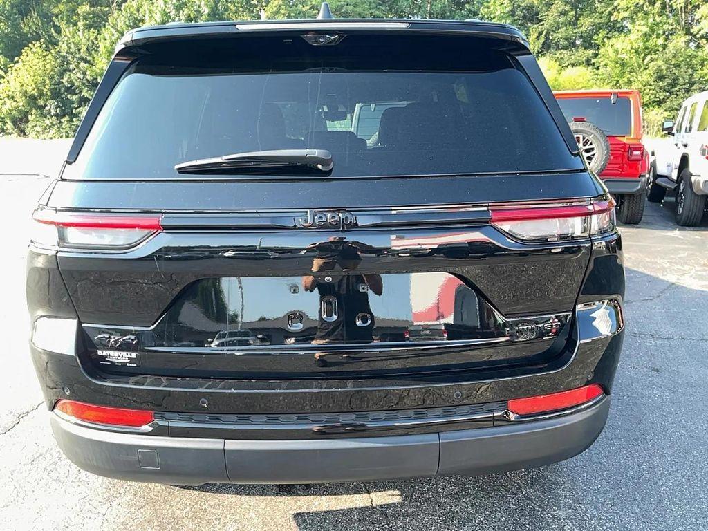 used 2024 Jeep Grand Cherokee car, priced at $33,493