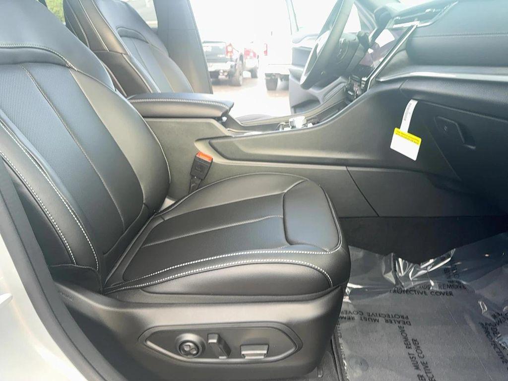 new 2025 Jeep Grand Cherokee car, priced at $55,985