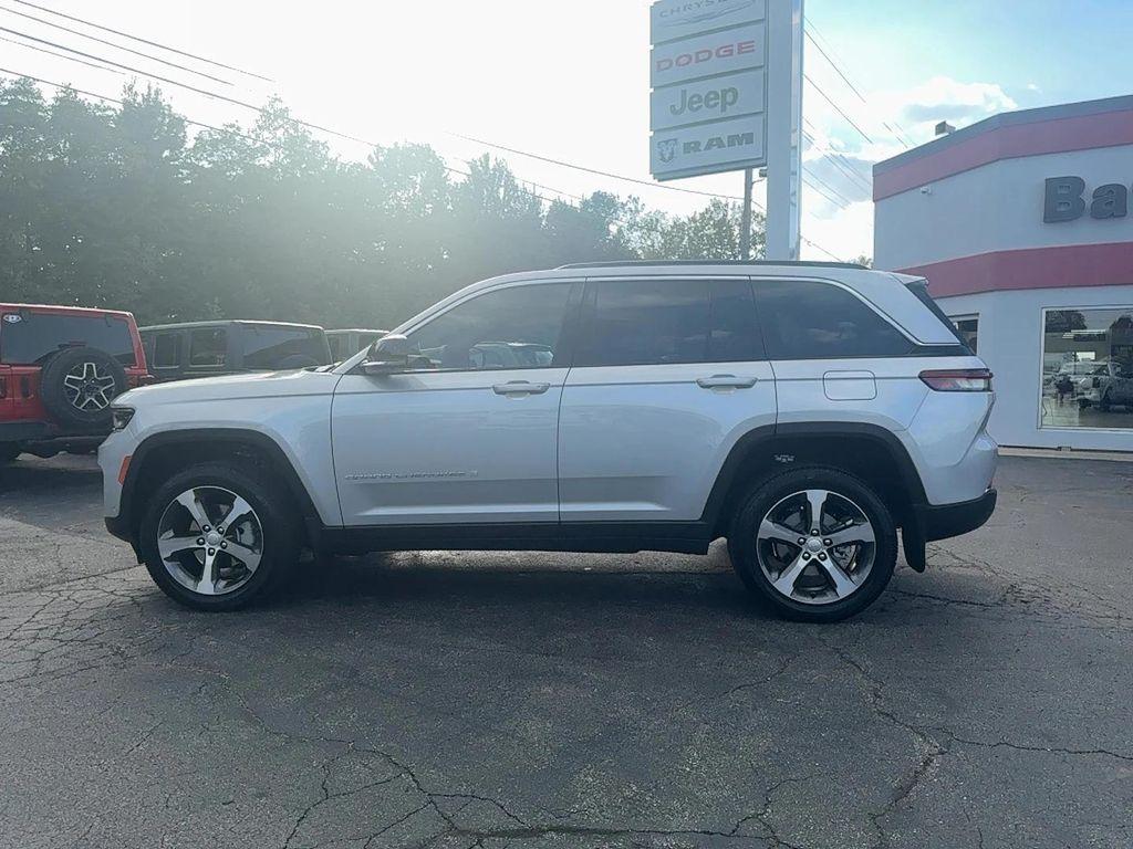 new 2025 Jeep Grand Cherokee car, priced at $55,985