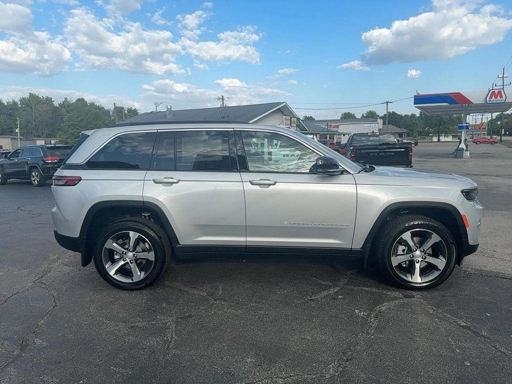 new 2025 Jeep Grand Cherokee car, priced at $55,985