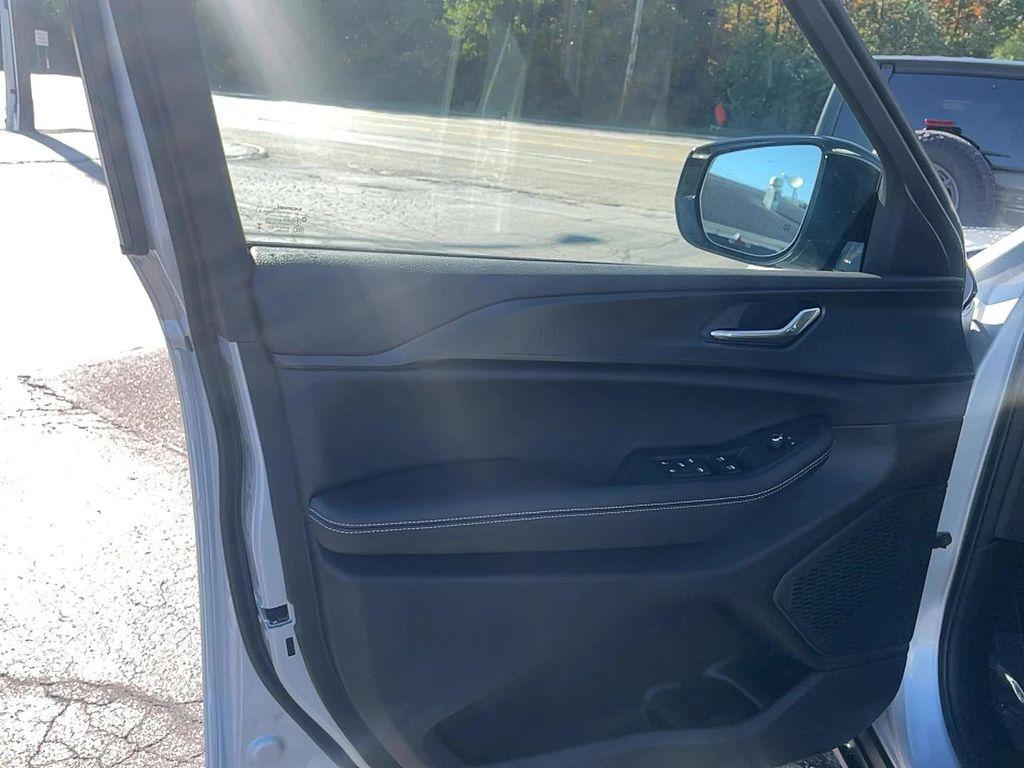 new 2025 Jeep Grand Cherokee car, priced at $48,375