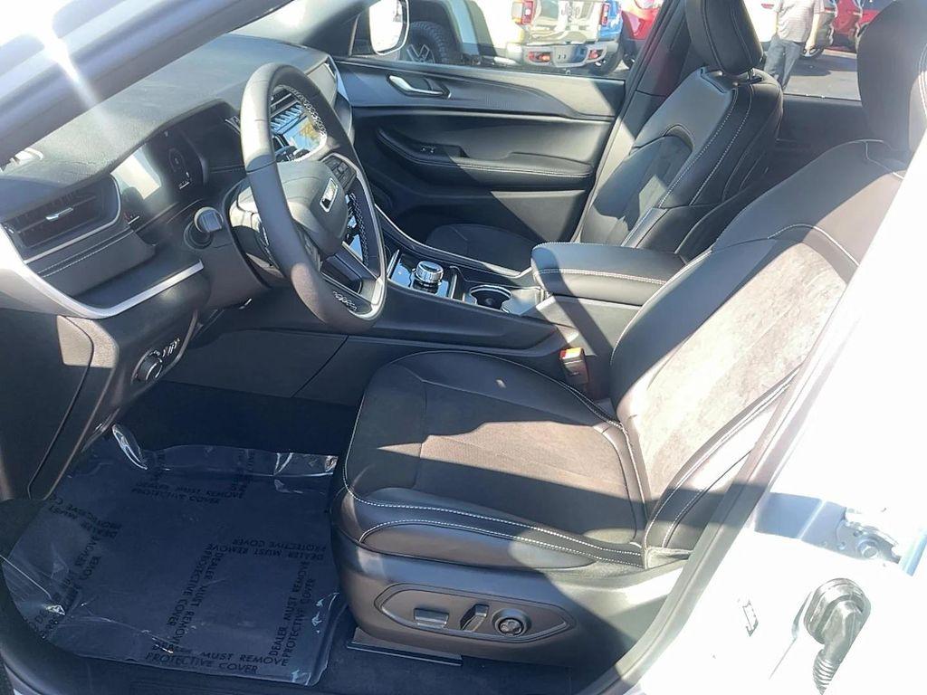 new 2025 Jeep Grand Cherokee car, priced at $48,375