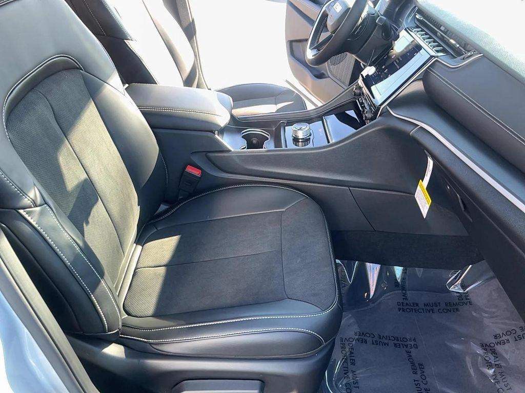 new 2025 Jeep Grand Cherokee car, priced at $48,375