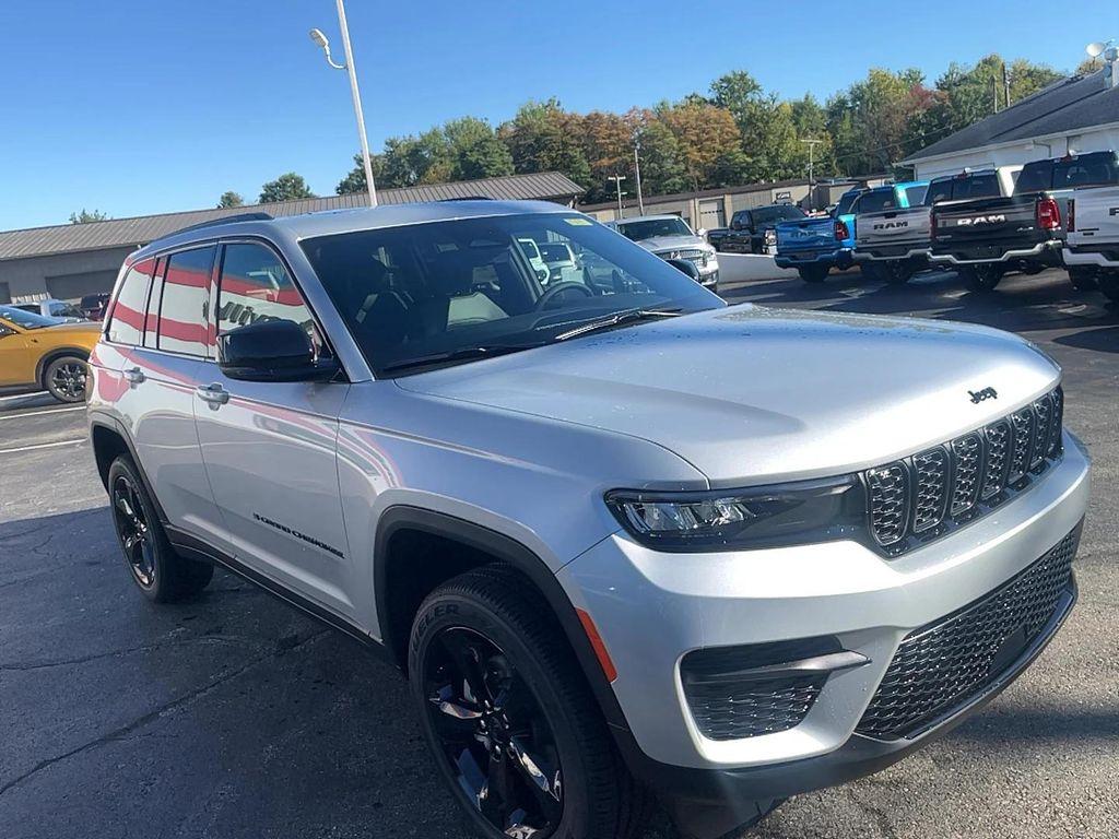 new 2025 Jeep Grand Cherokee car, priced at $48,375